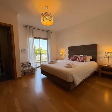 Buganvilias House * Αλμπουφέιρα